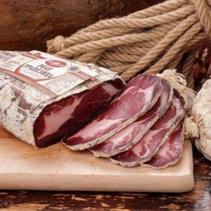 Сурово-сушени деликатеси от нераздробено месо